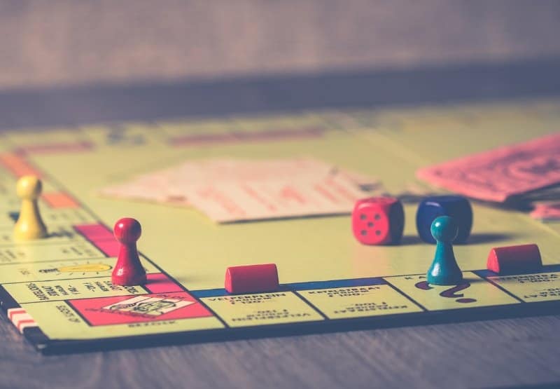 mainan monopoli jadi salah satu ide mainan edukasi anak penuh manfaat