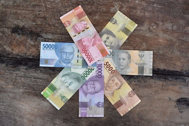 menggunakan satuan rupiah