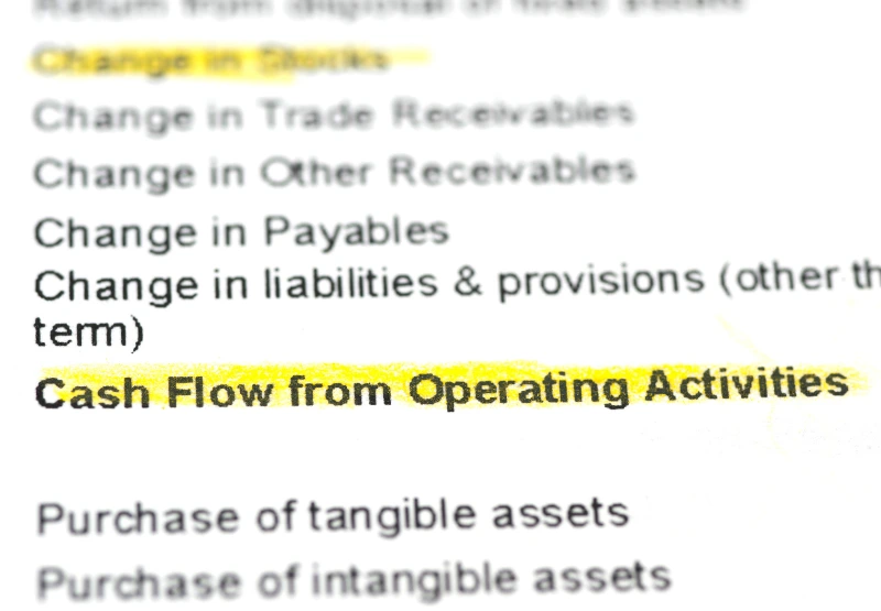 pentingnya menganalisis cash flow operating activities dan komponen utamanya